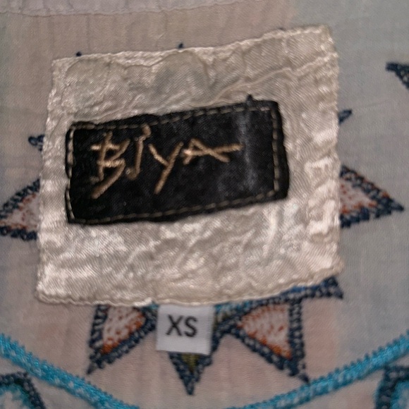 Biya by Johnny Was Embroidered Tunic Top XS White Multicolor Boho Peasant Blouse - Picture 3 of 6